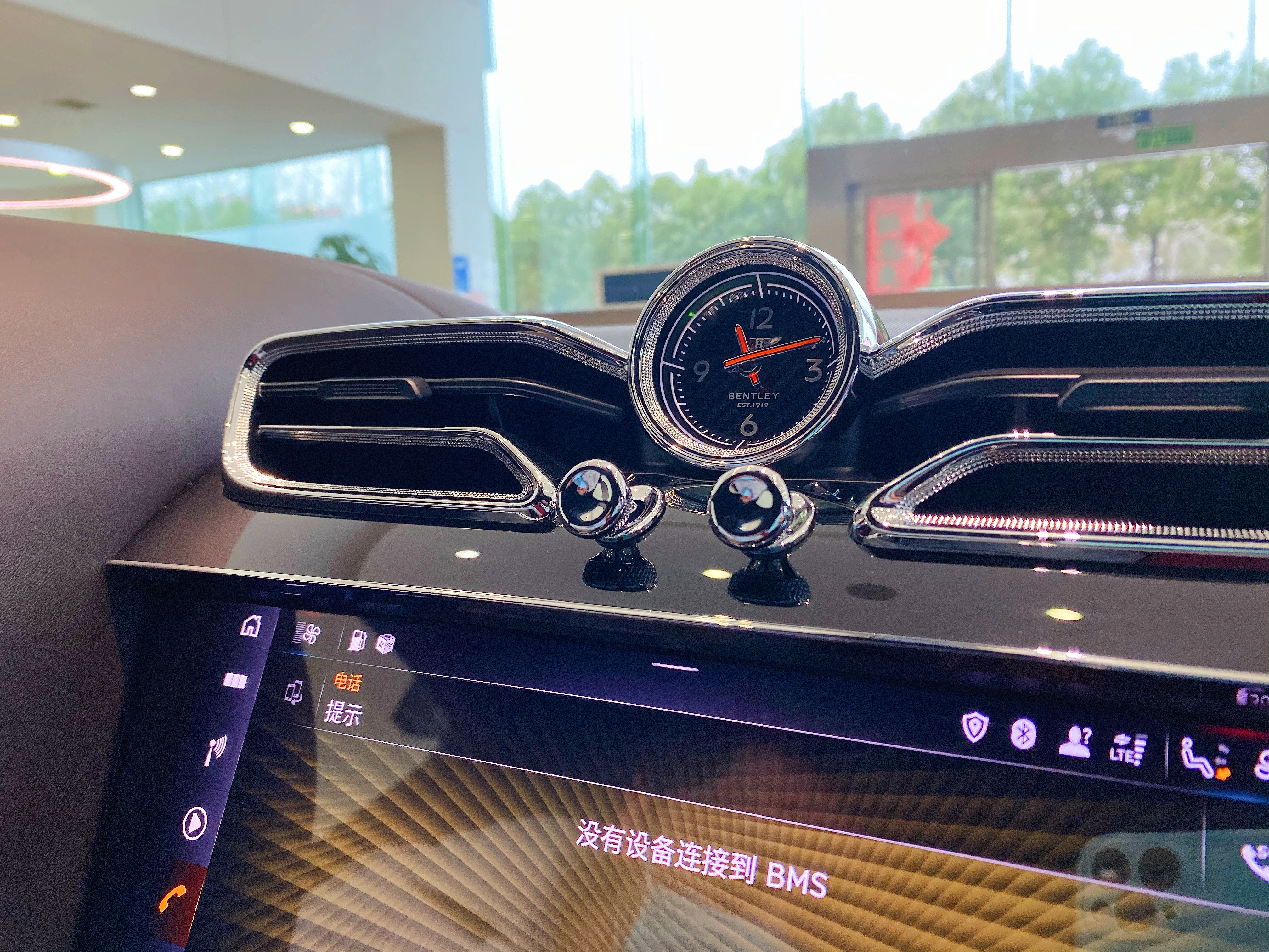 开宾利添越回老家是什么体验,一天消费差不多400元