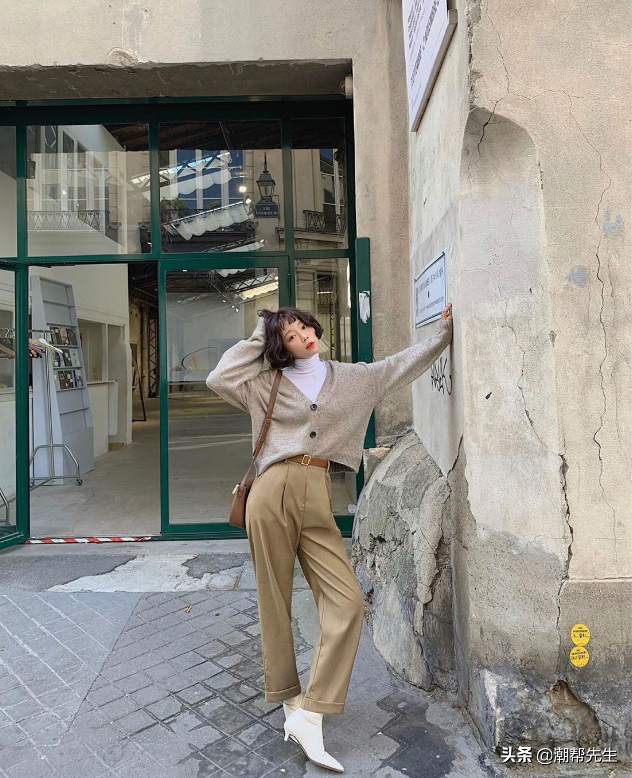 打*裤底**已经过时了，2020年流行“蛋卷裤”，轻松穿出“蚊子腿”