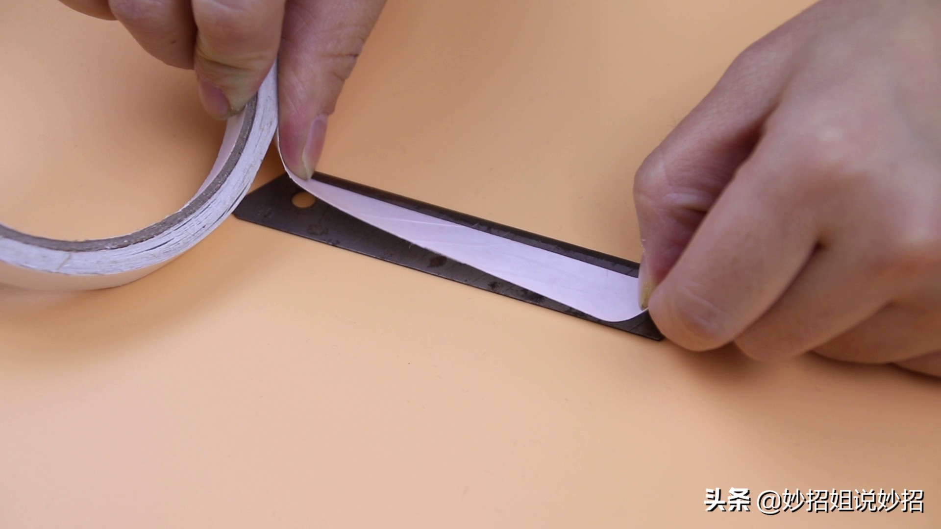 衣服起球不用梳子,衣服起球用刀片和梳子