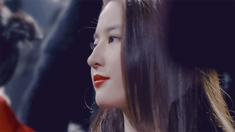 3位靠“干爹”上位的女星,有人顺风顺水,有人香消玉殒