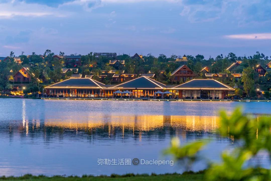 云南最美小镇图片,云南太平湖森林公园花海