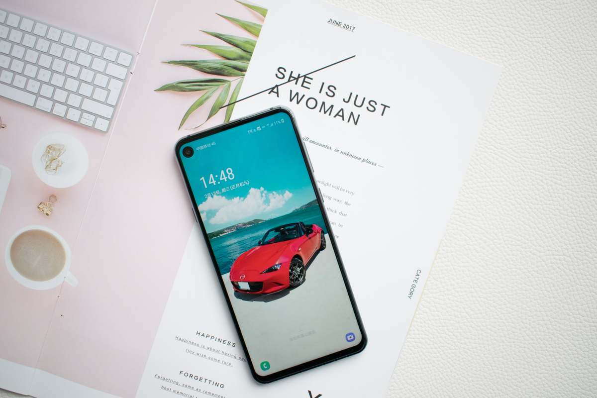 三星什么时候搞挖孔屏,三星手机挖孔屏技术