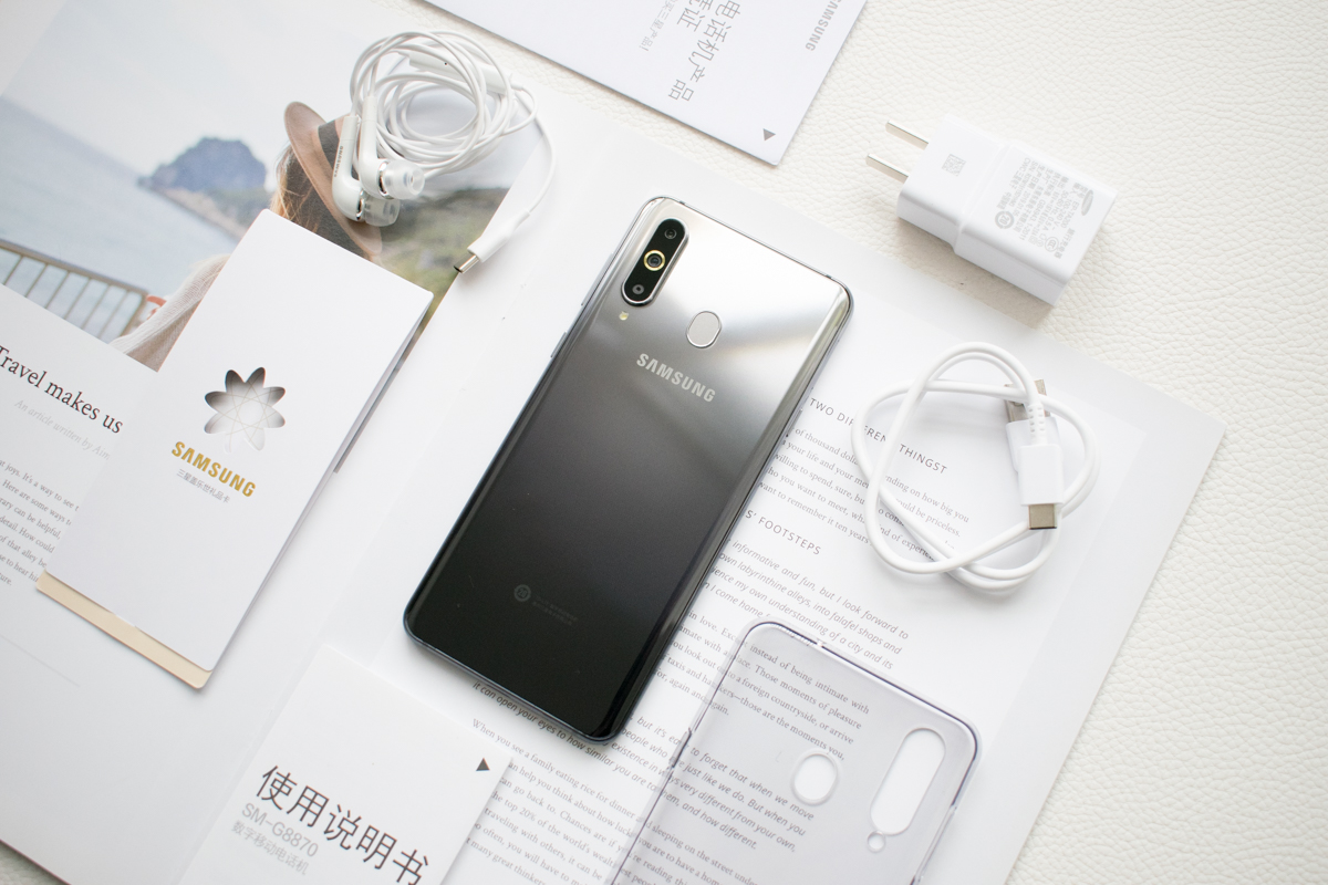 三星什么时候搞挖孔屏,三星手机挖孔屏技术