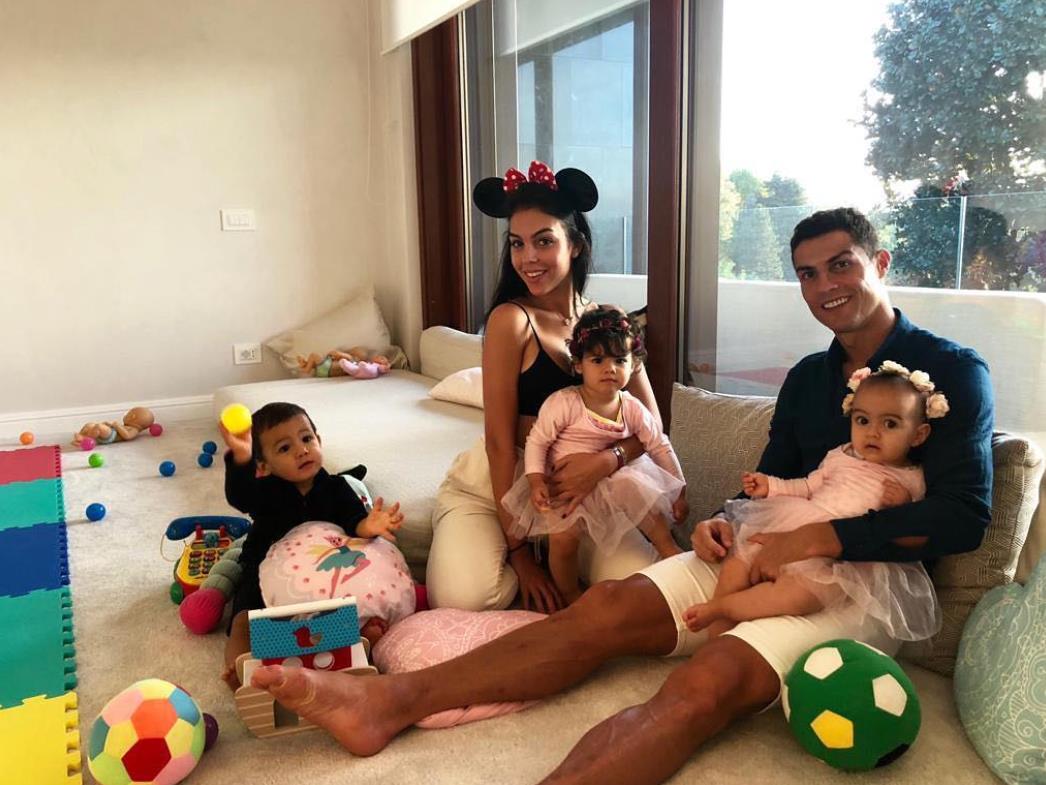 c罗确诊新冠后首次露面,c罗疫情隔离期