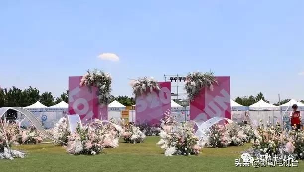 弥勒马拉松直升机撒玫瑰,弥勒马拉松用直升机撒玫瑰花