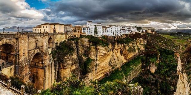 龙达桥上的房间,龙达新桥航拍