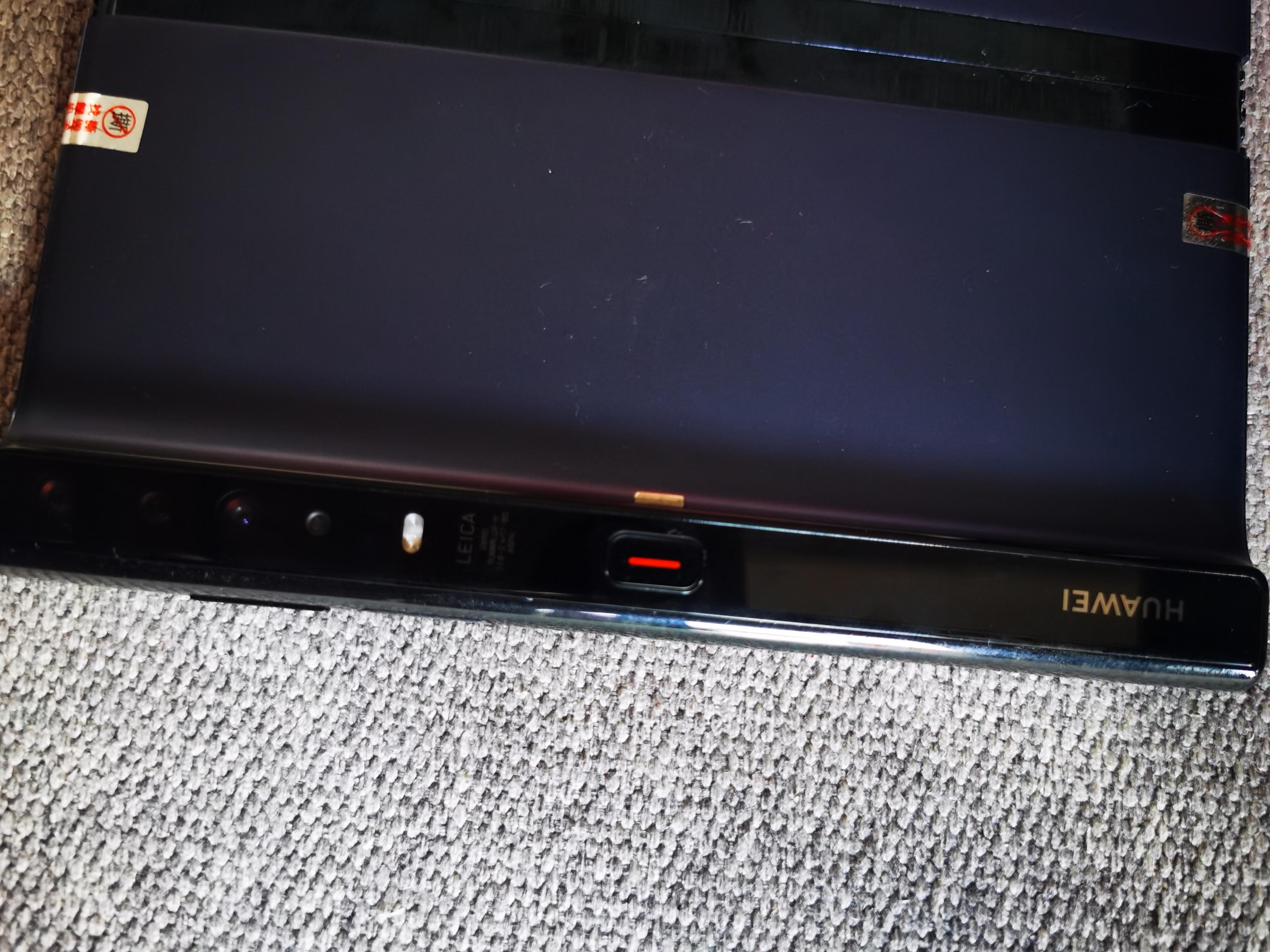 华为MateXs评测：昂贵的折叠手机｜带有灵活屏幕“后背”