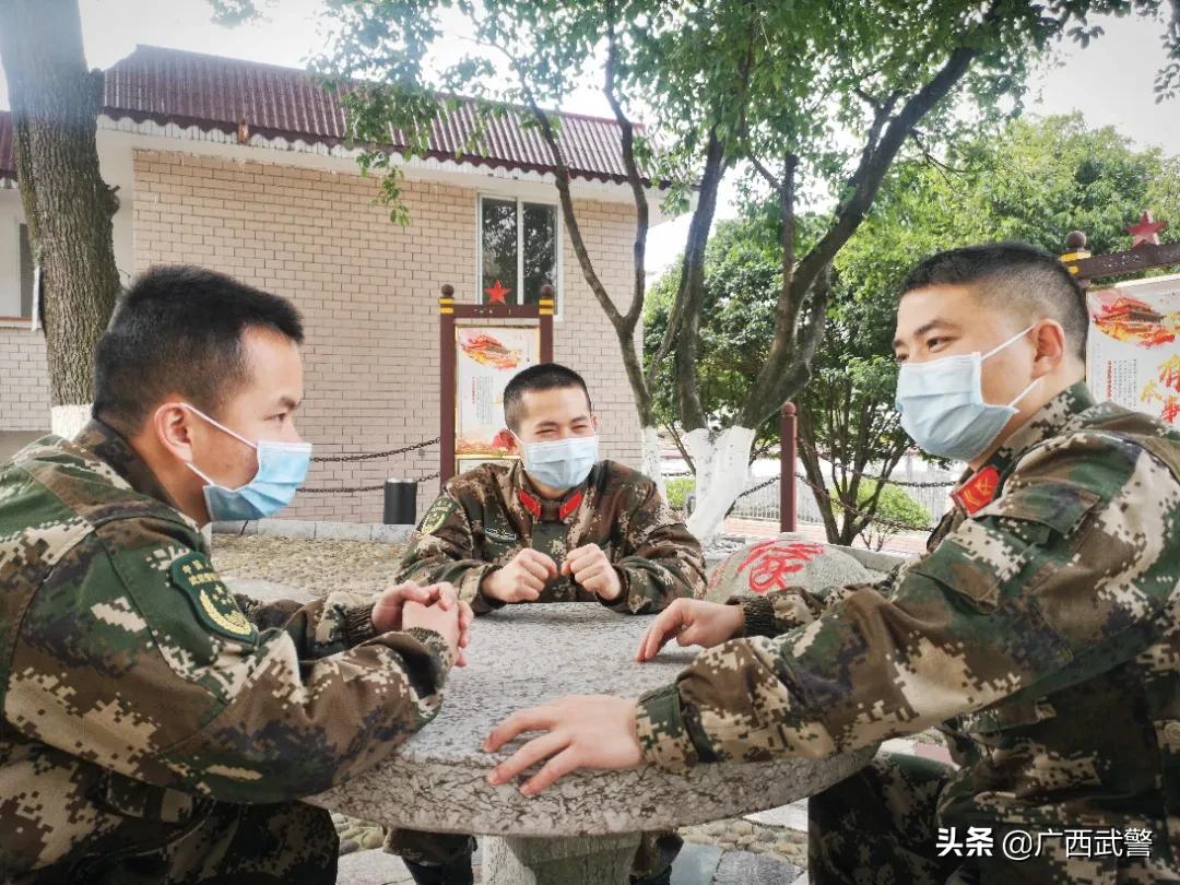 这次，中队长把厕所砸了！