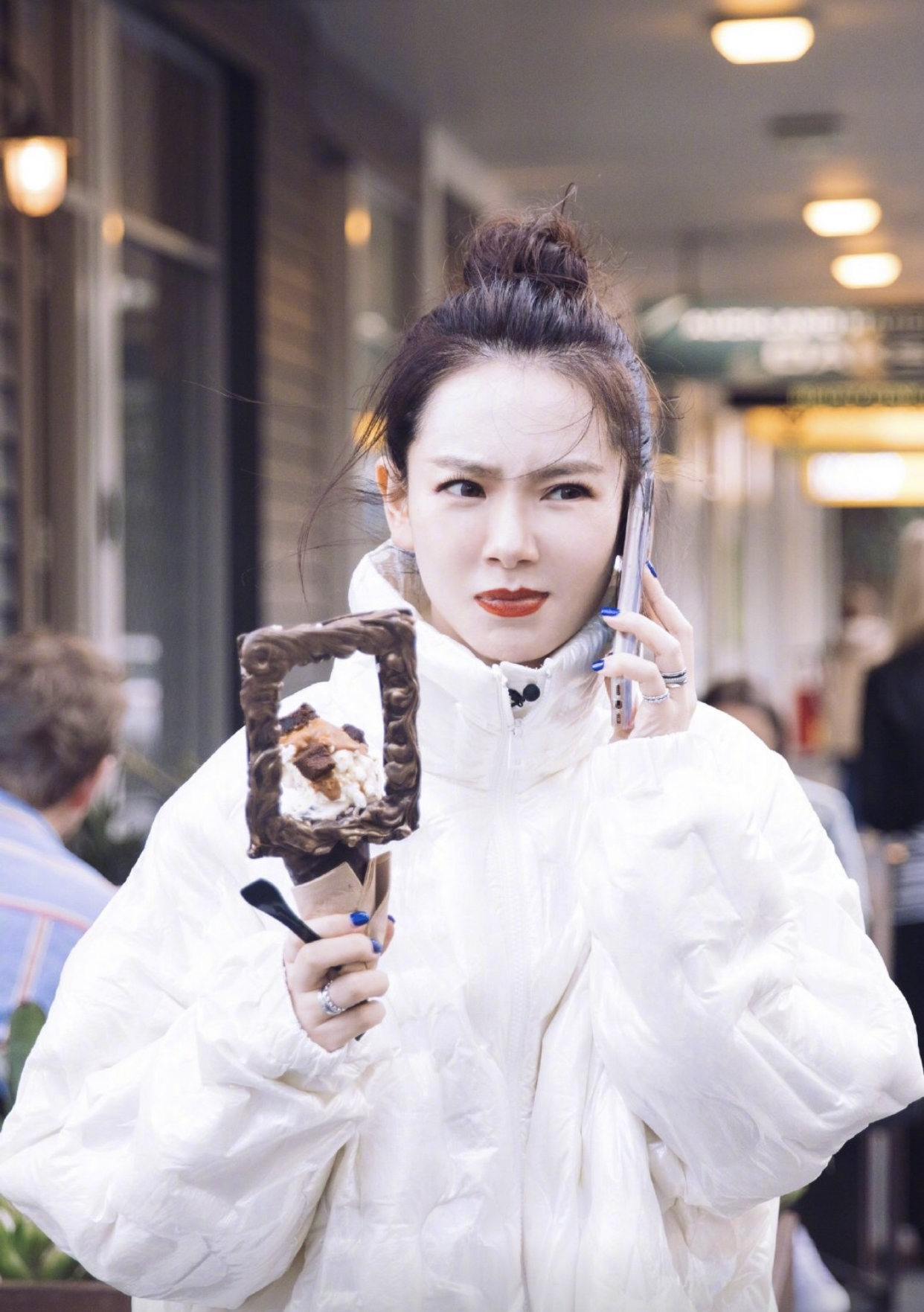 戚薇同款羽绒服雅鹿,戚薇太平鸟粉色羽绒服多少钱