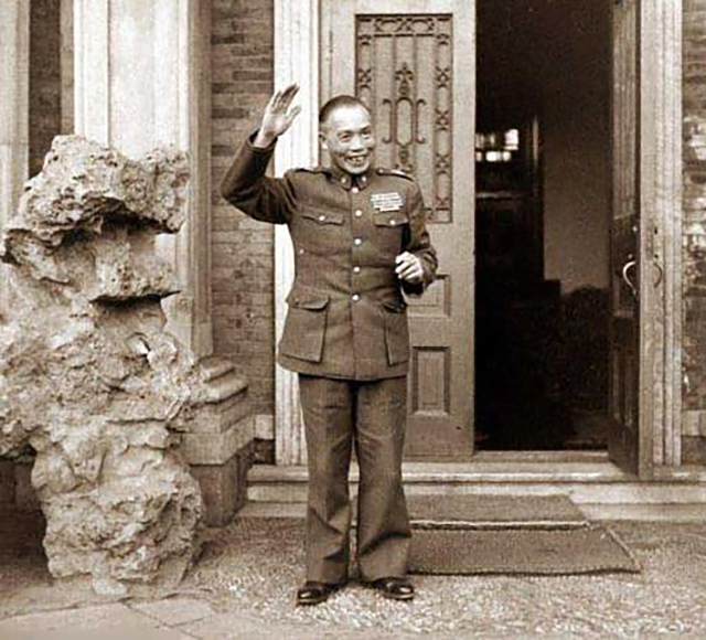 程潜：同盟会元老，毛主席为他划船，每月特批5万斤大米由他开支