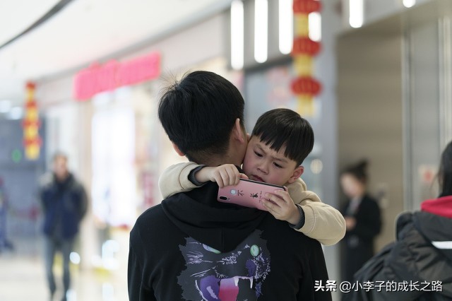 上幼儿园一年了还哭闹,幼儿园新生入园哭闹老师哄娃技巧