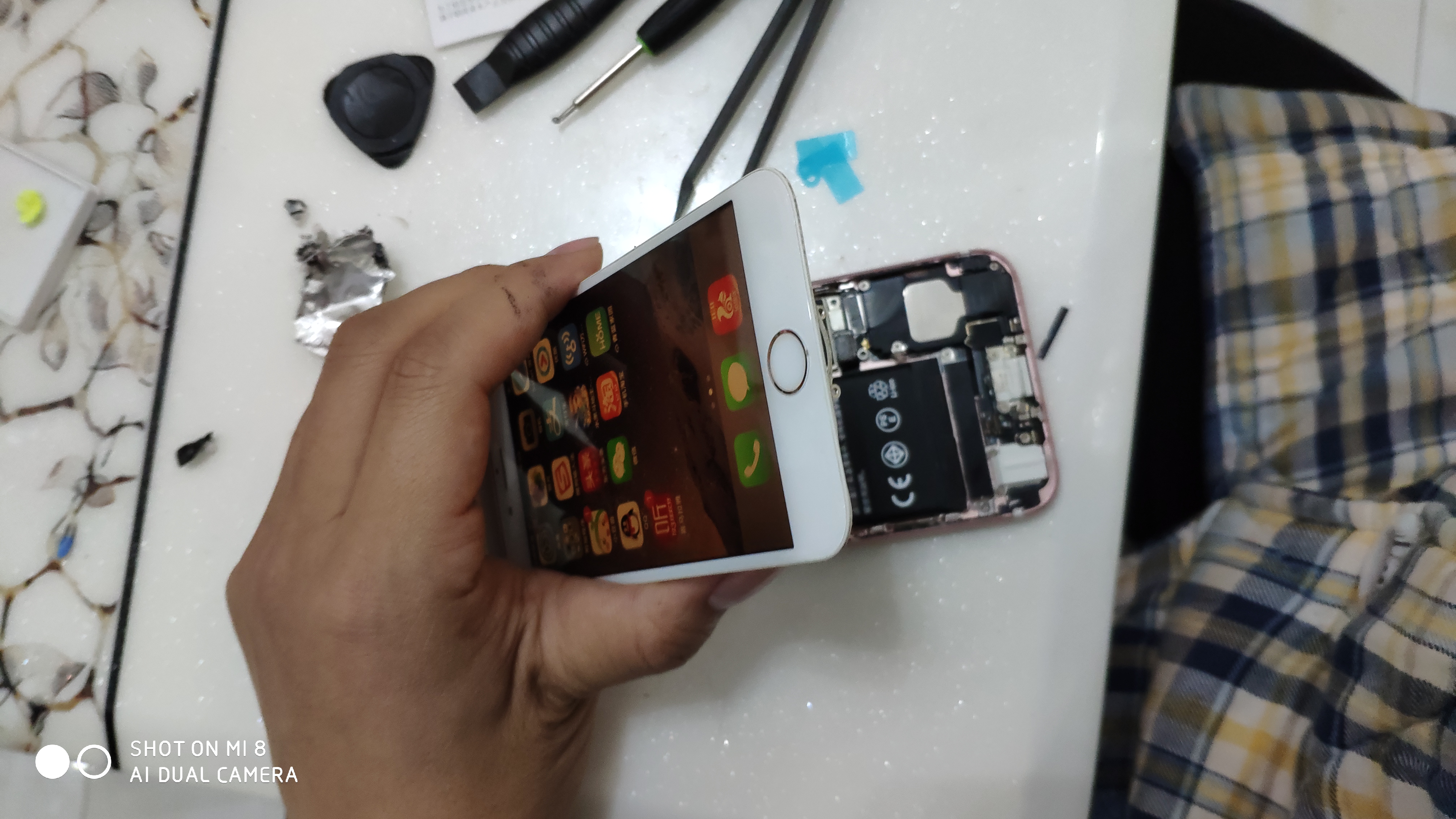 自己动手换iphone8plus电池,自己动手换6s电池