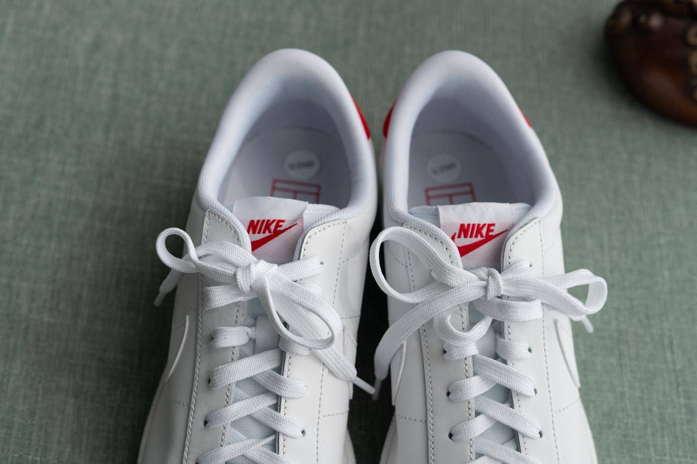 阿迪vs耐克足球鞋,阿迪和耐克小白鞋哪个好