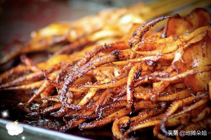 夏天晚上地摊上卖什么货能赚钱,夏天摆地摊卖什么最赚钱成本低