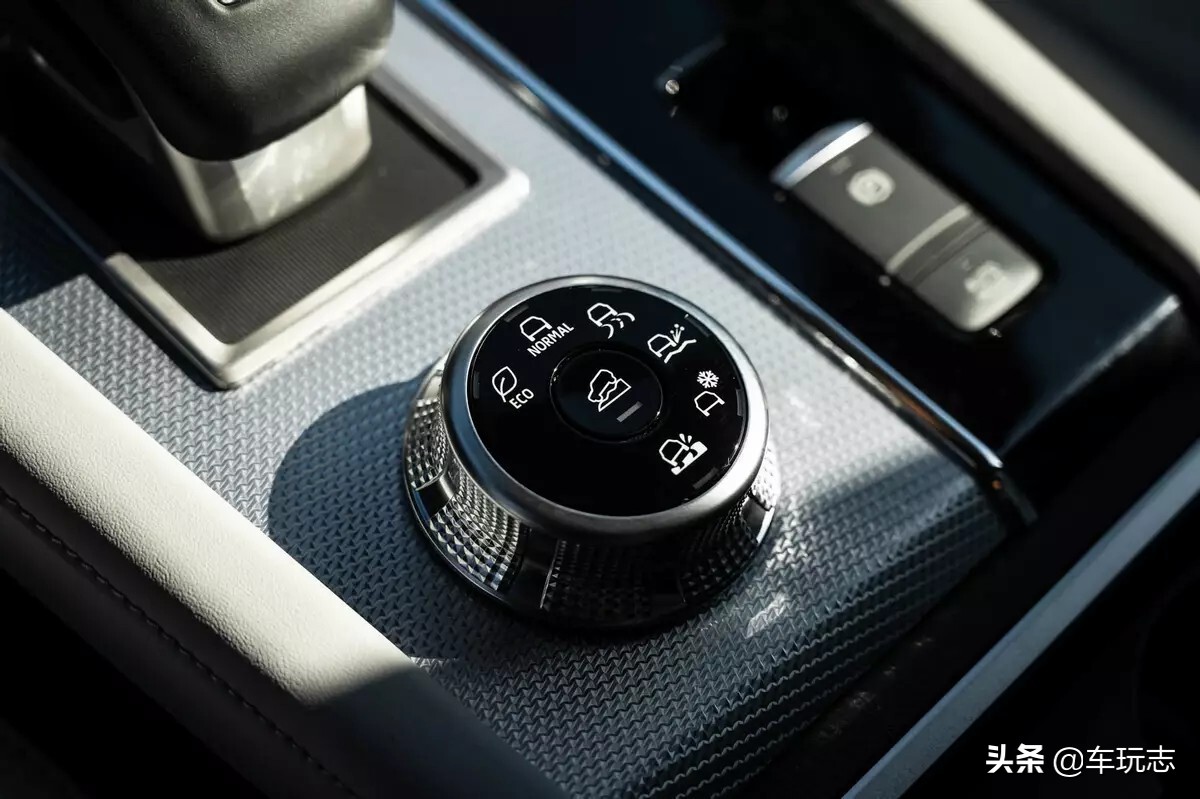 2021款三菱欧蓝德改款后,2020款三菱欧蓝德有哪些改变