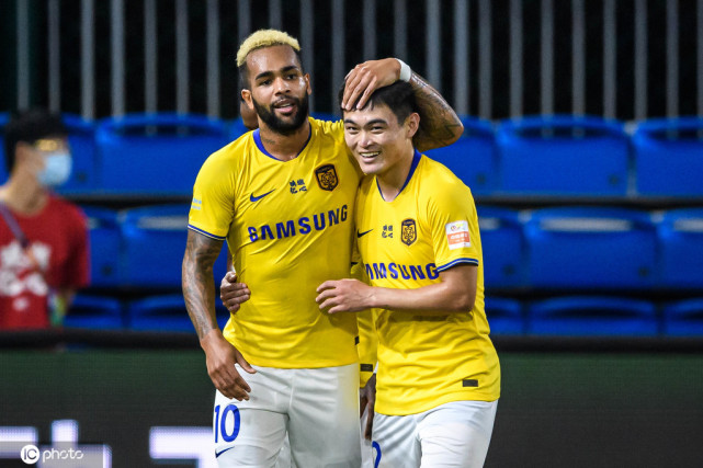 喜提领头羊！苏宁主帅表示对排名开心但不满足，不需要给球员减压