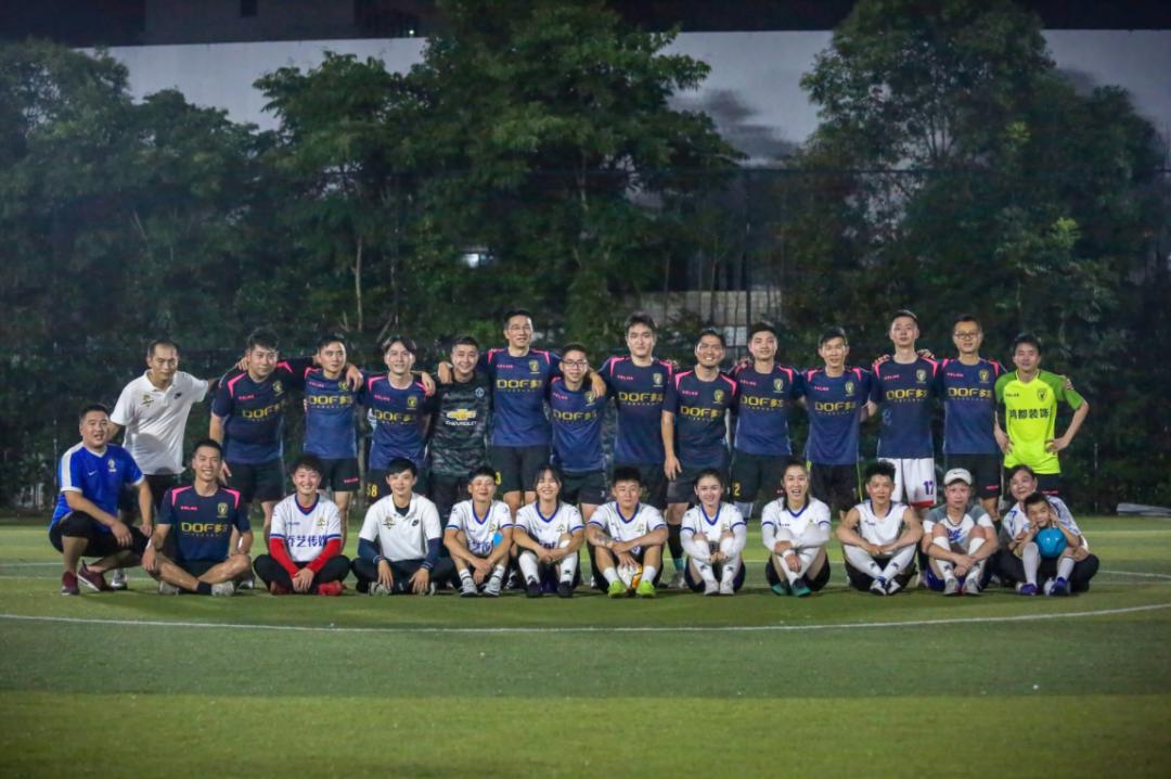 猎茵足球队与西腾女子足球队在杭州滨江举行足球友谊赛