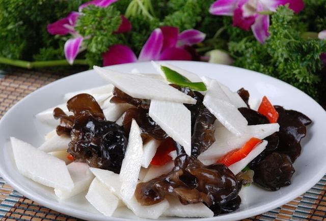 山药这样做又白又脆,山药这样做不粘不变黑