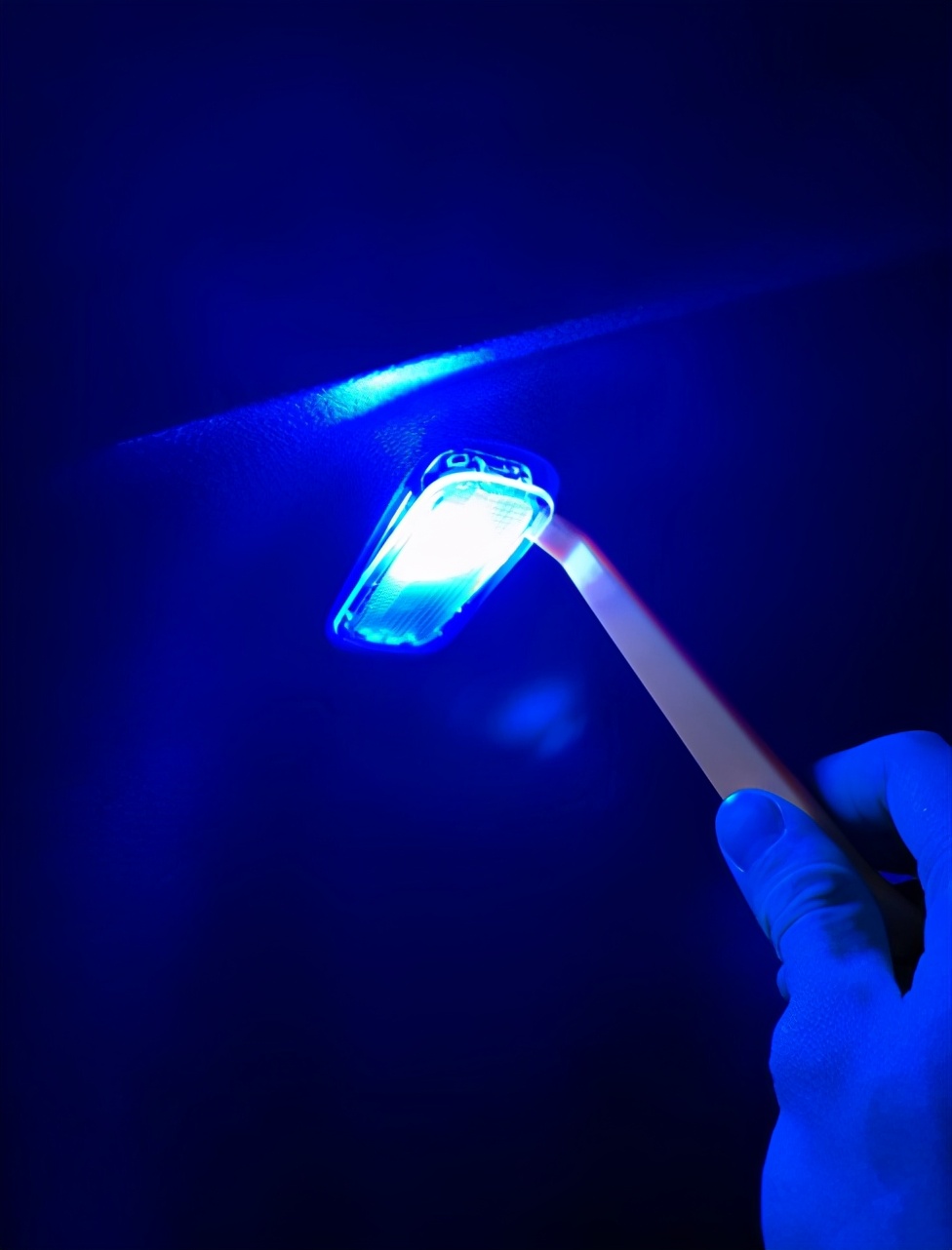 自己动手换led灯灯芯教程,自己动手换led灯泡