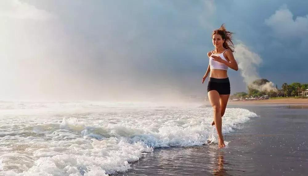 健身入门零基础教学女生健身房,健身入门女生练肌肉