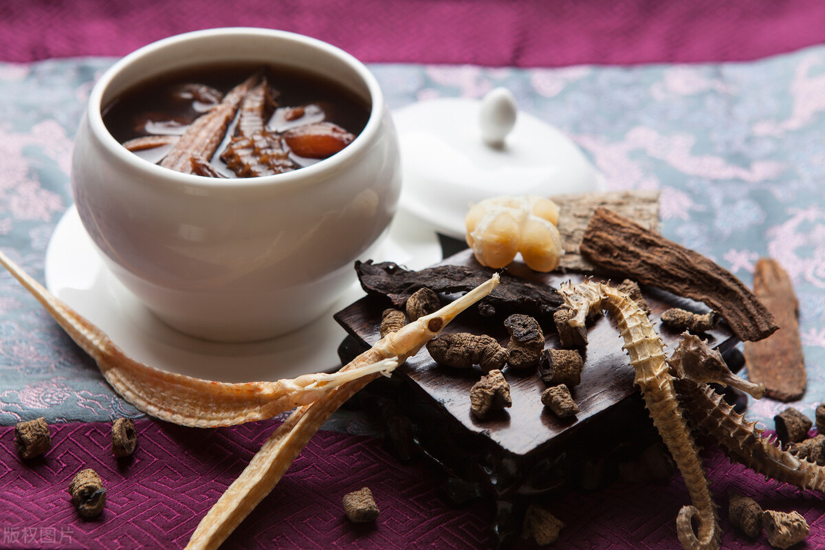 送老人养生实用礼物大全,重阳节给老人艾灸理疗保健