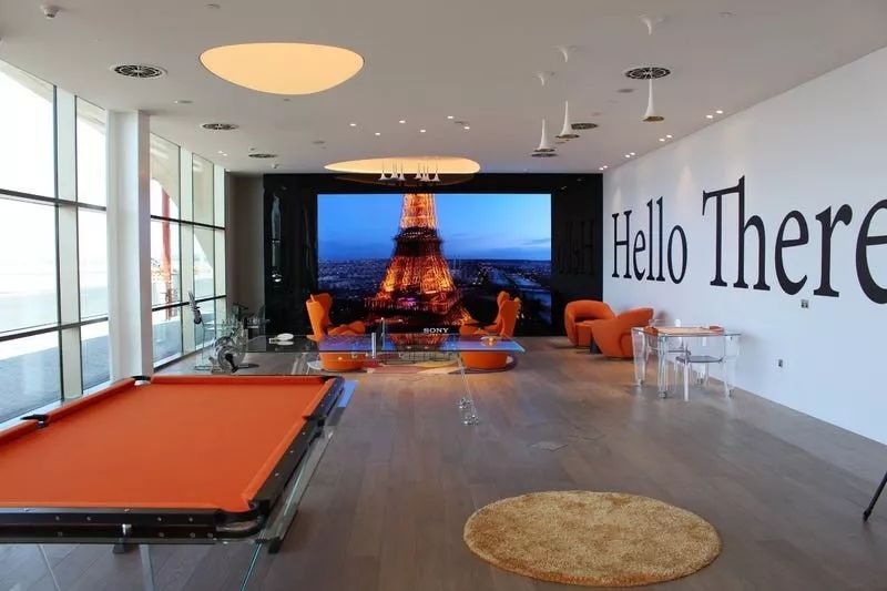 迪拜机场豪华VIP私人候机楼,还可试驾布加迪威龙,简直壕气冲天