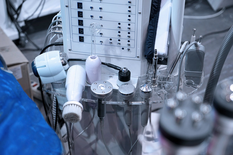 理发店里的美容靠谱吗,理发店一天挣100