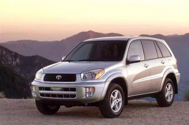 试驾丰田rav4荣放2023款风尚plus版,家用suv选rav4荣放和crv哪款合适