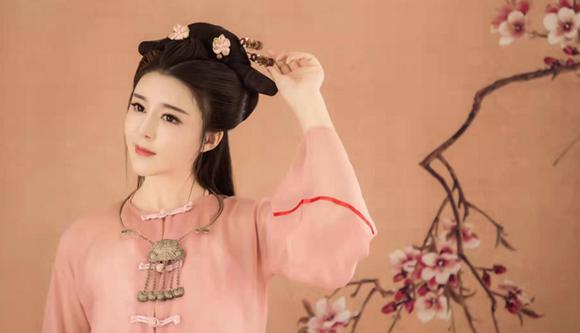 火山主播盈盈单曲《梨花泪》上线，飞儿乐团陈建宁亲自操刀