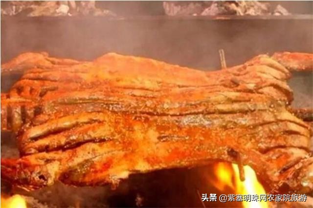 兴隆县花市村煎饼王农家院,承德兴隆煎饼的做法