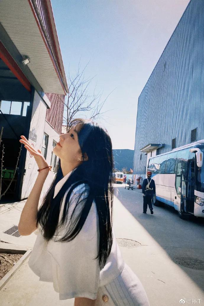 今夏最值得入手的4双网红凉鞋,圆头高跟凉鞋今夏最洋气