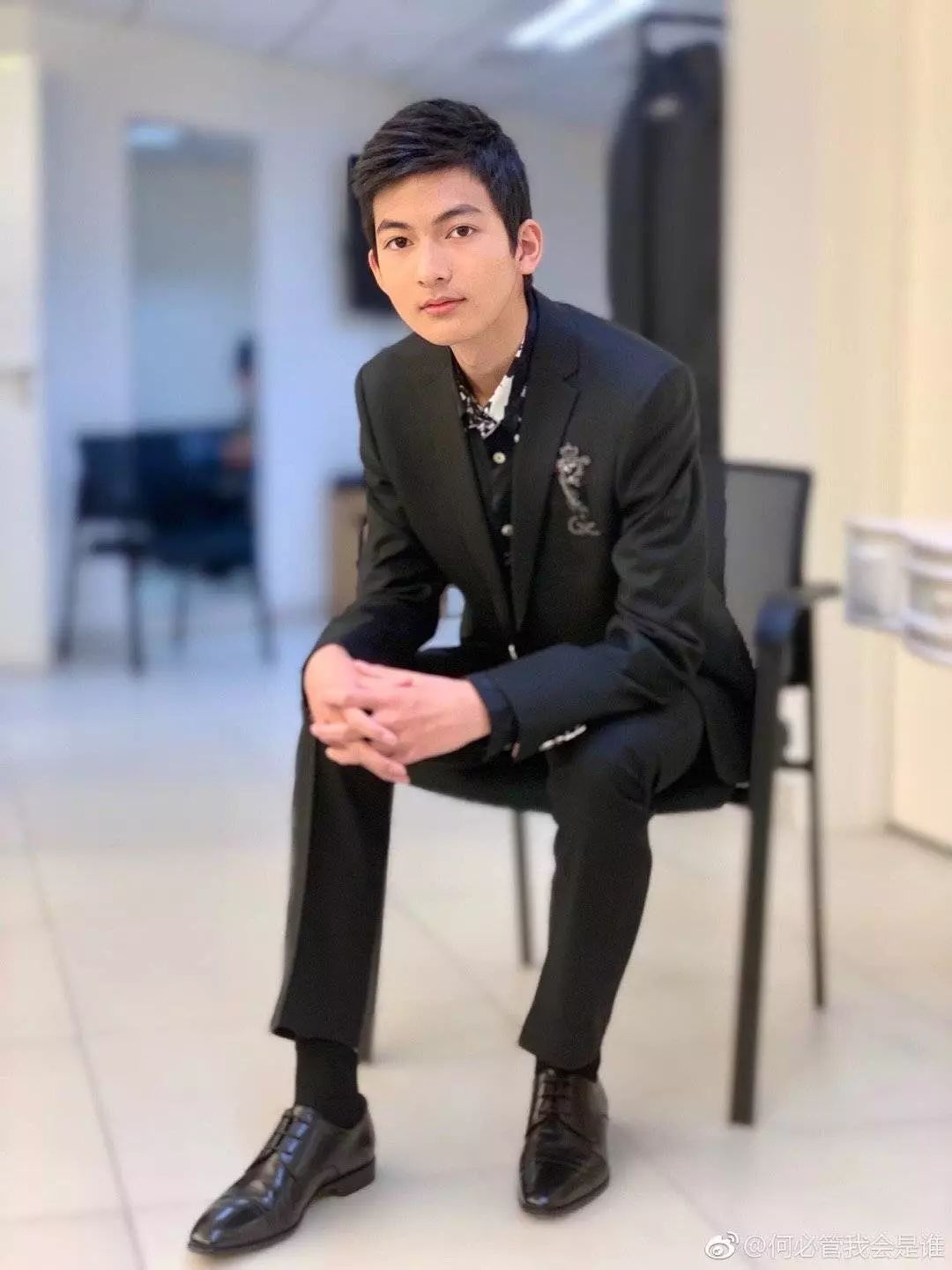 景岗山一对子女长大了!童年长相似混血,如今却颜值下滑成路人?