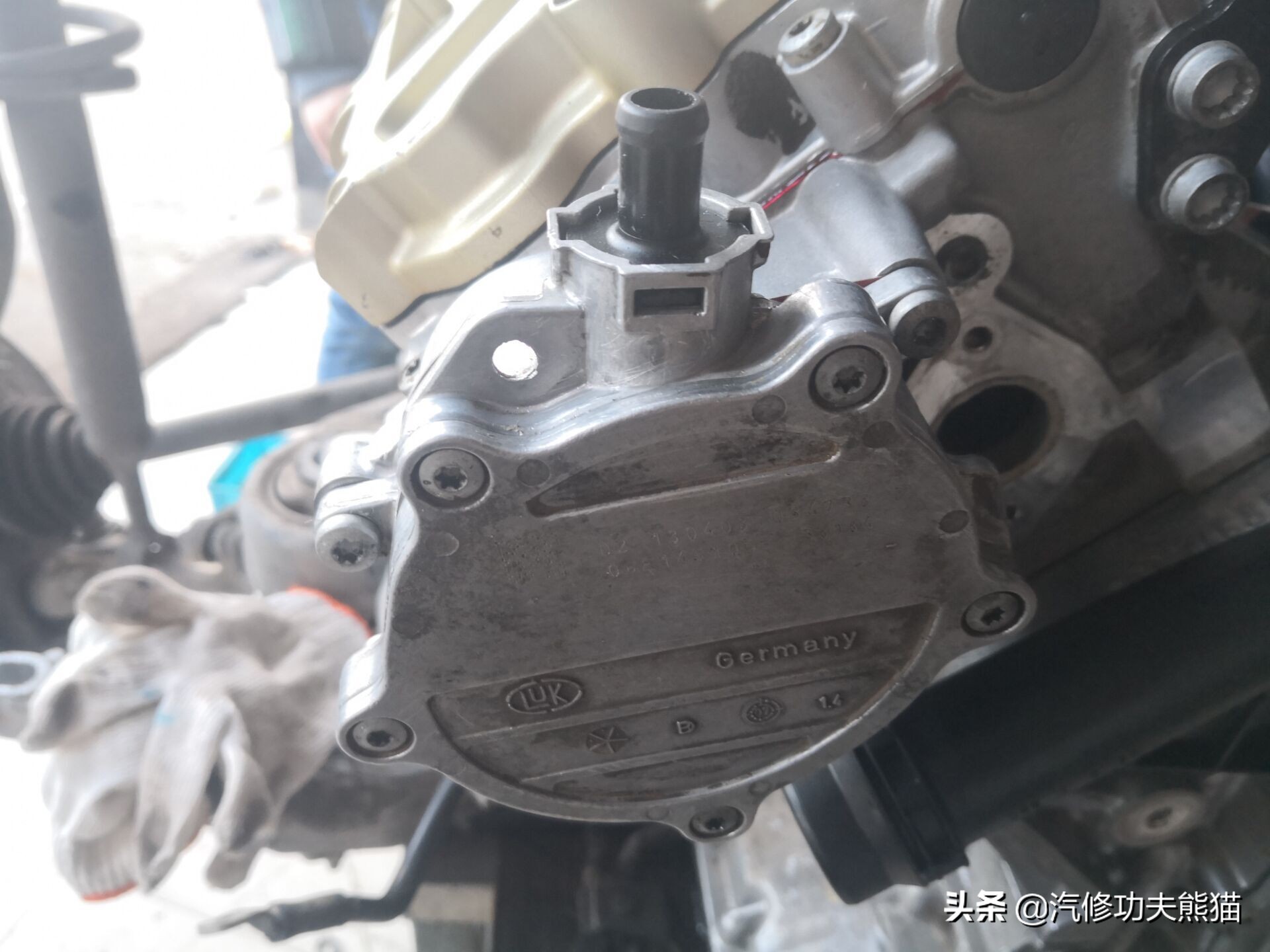 16款奥迪a6l2.5自吸发动机漏油,奥迪a6l2.4免拆烧机油处理靠谱吗