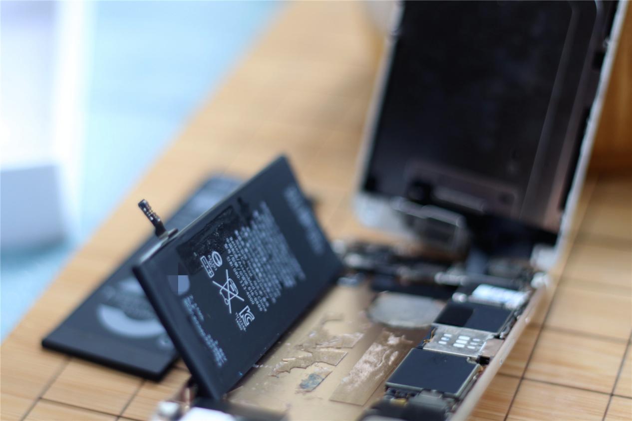 三分钟更换iPhone6虚标电池，老手机又焕发青春了