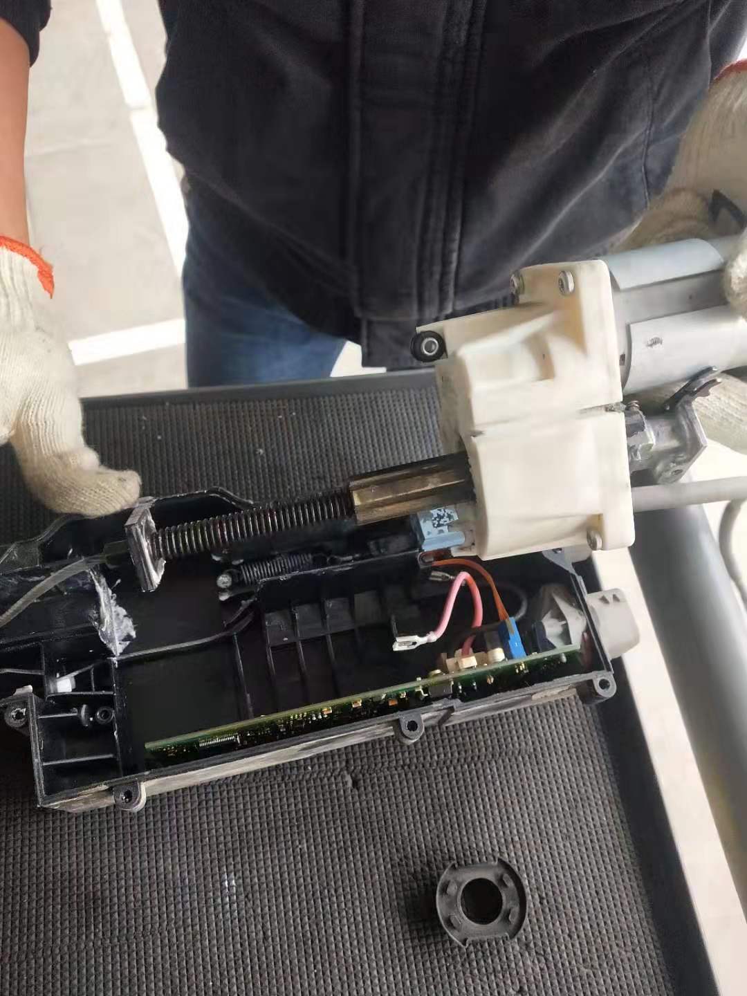 宝马X5驻车制动失效,x5驻车制动器失效