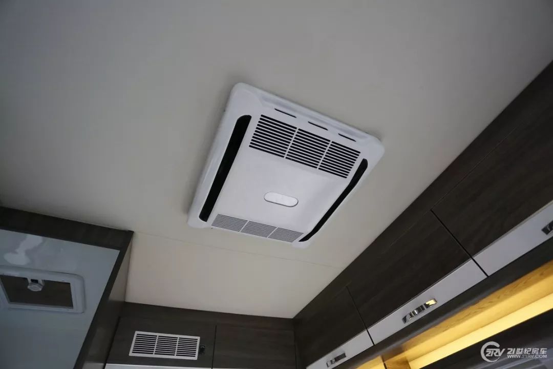 房车大全20-30万的小型c型房车,飞翔房车入门级b型房车价格