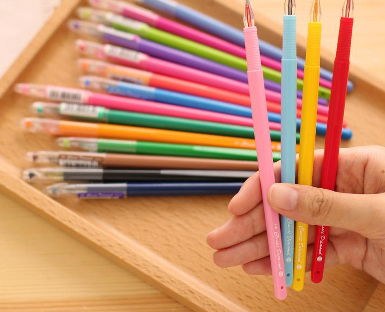 笔里藏刀危险文具家长需警惕,笔里面的成分有毒吗