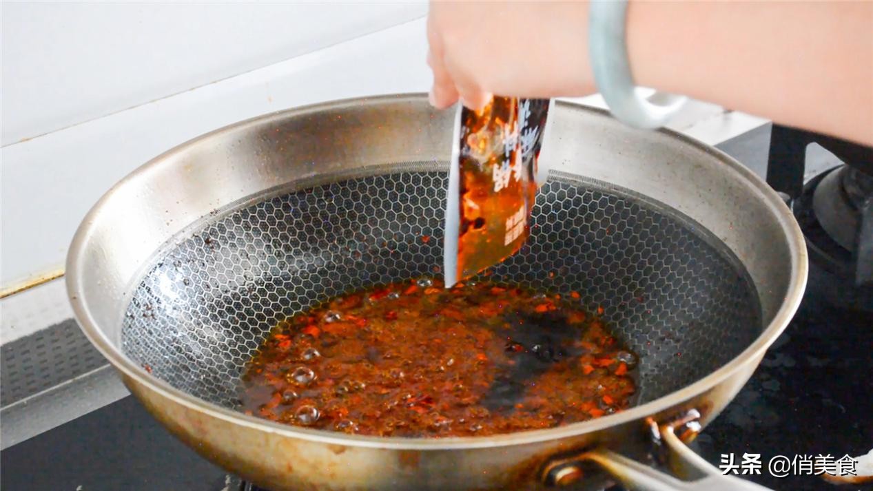 老公吃我做的回锅肉,自己在家做麻辣香锅真的太好吃了