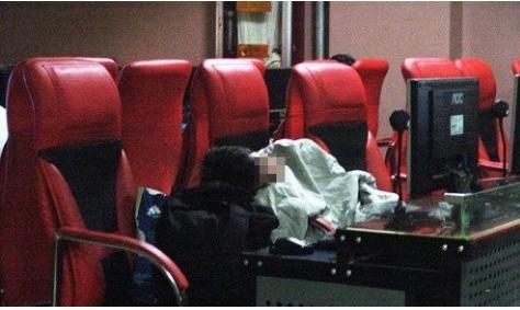 沉迷买彩票欠巨债,沉迷彩票输钱