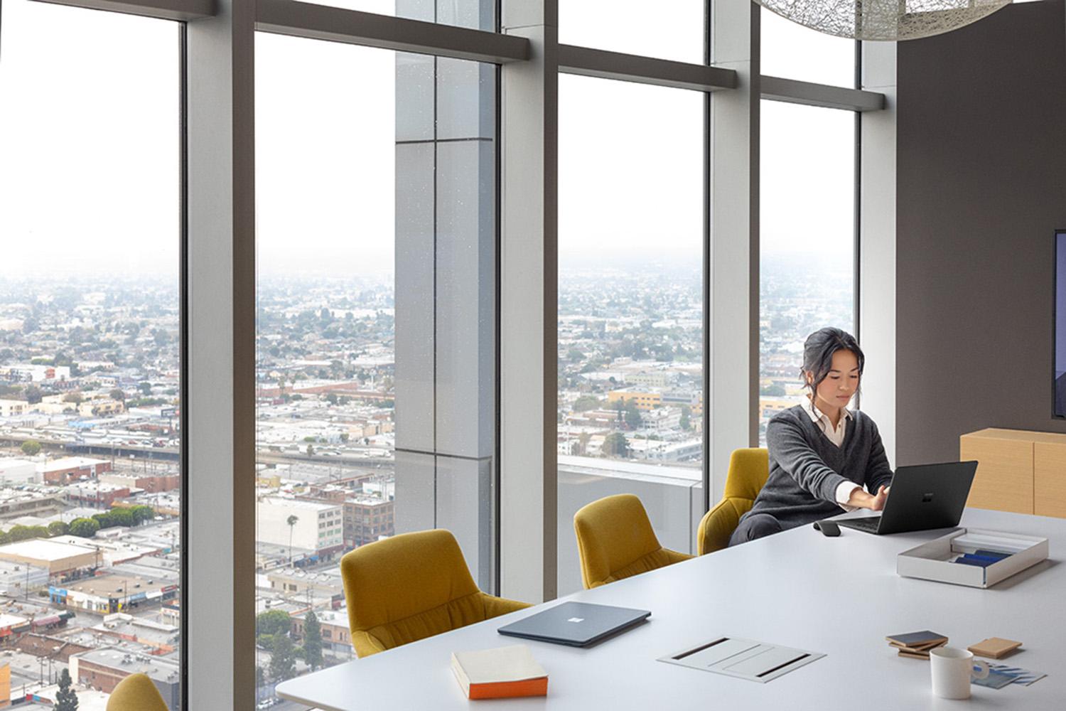 感受轻奢之美！职场丽人的年度办公数码