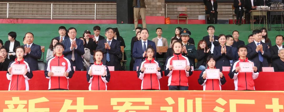 今天起，我们都是“辽传人”！辽传新生军训汇报表演暨开学典礼