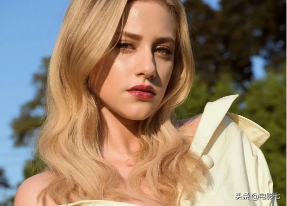 色香味俱全，好莱坞性感女神扎堆，这部「限制级」喜剧，非常过瘾