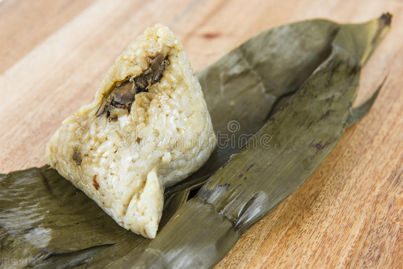 粽子煮熟后怎么不变色,粽子熟了不粘怎么办