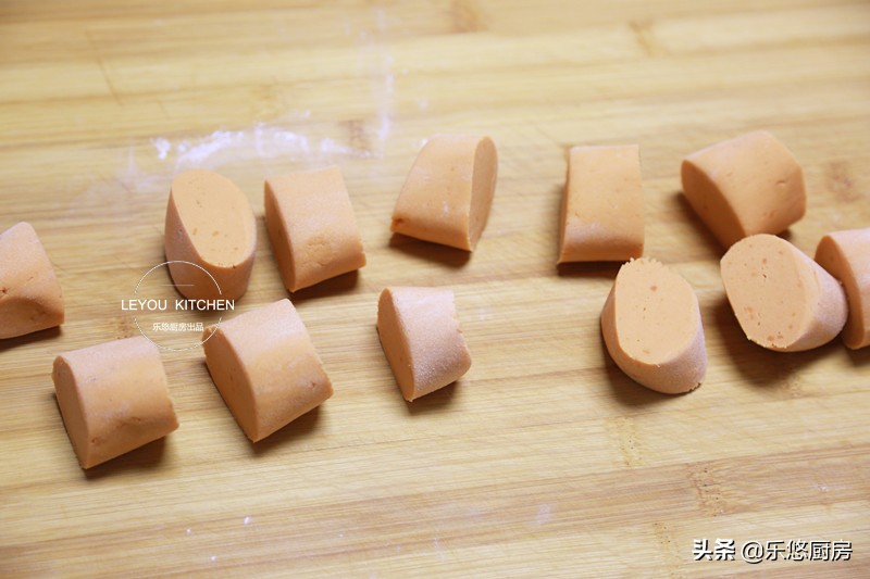 红薯饼怎样做才酥脆好吃,做红薯饼需要加什么配料