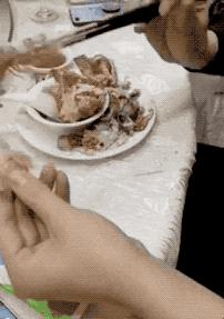 空中一字马搞笑图,一个突如其来的一字马