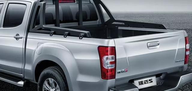 2.5T柴油发动机+分时四驱，五十铃新款瑞迈S，“小货车”变精致了