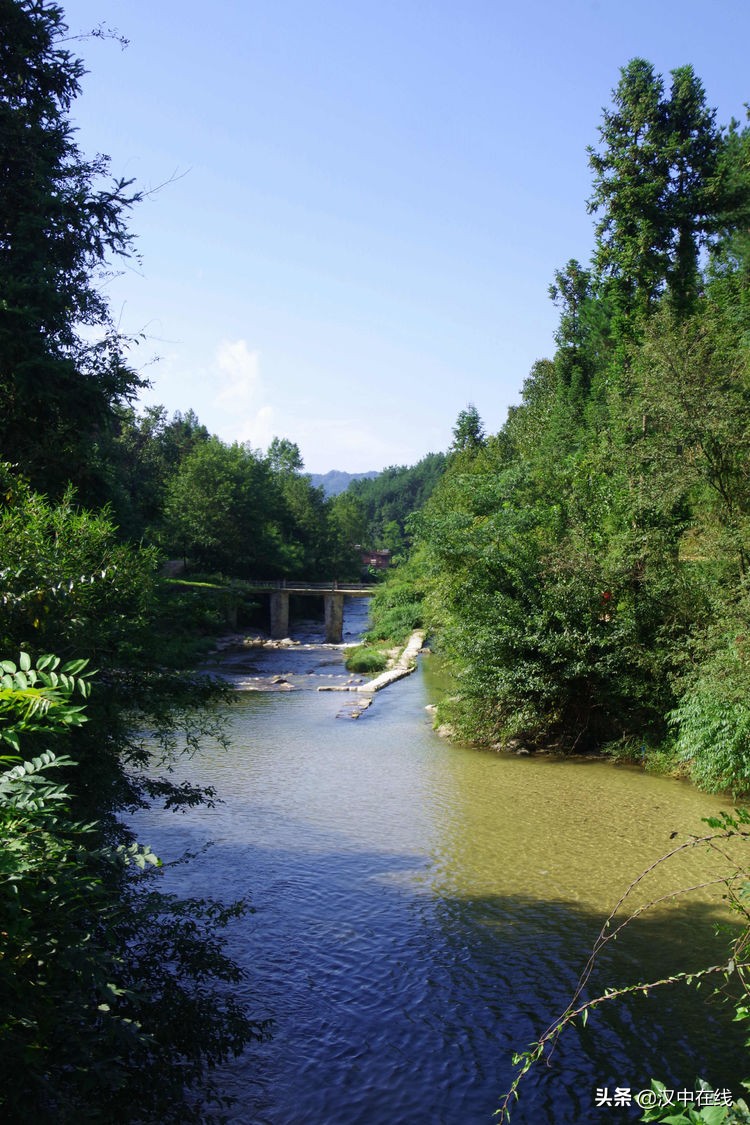 2020汉中水上表演,城固二里泼水