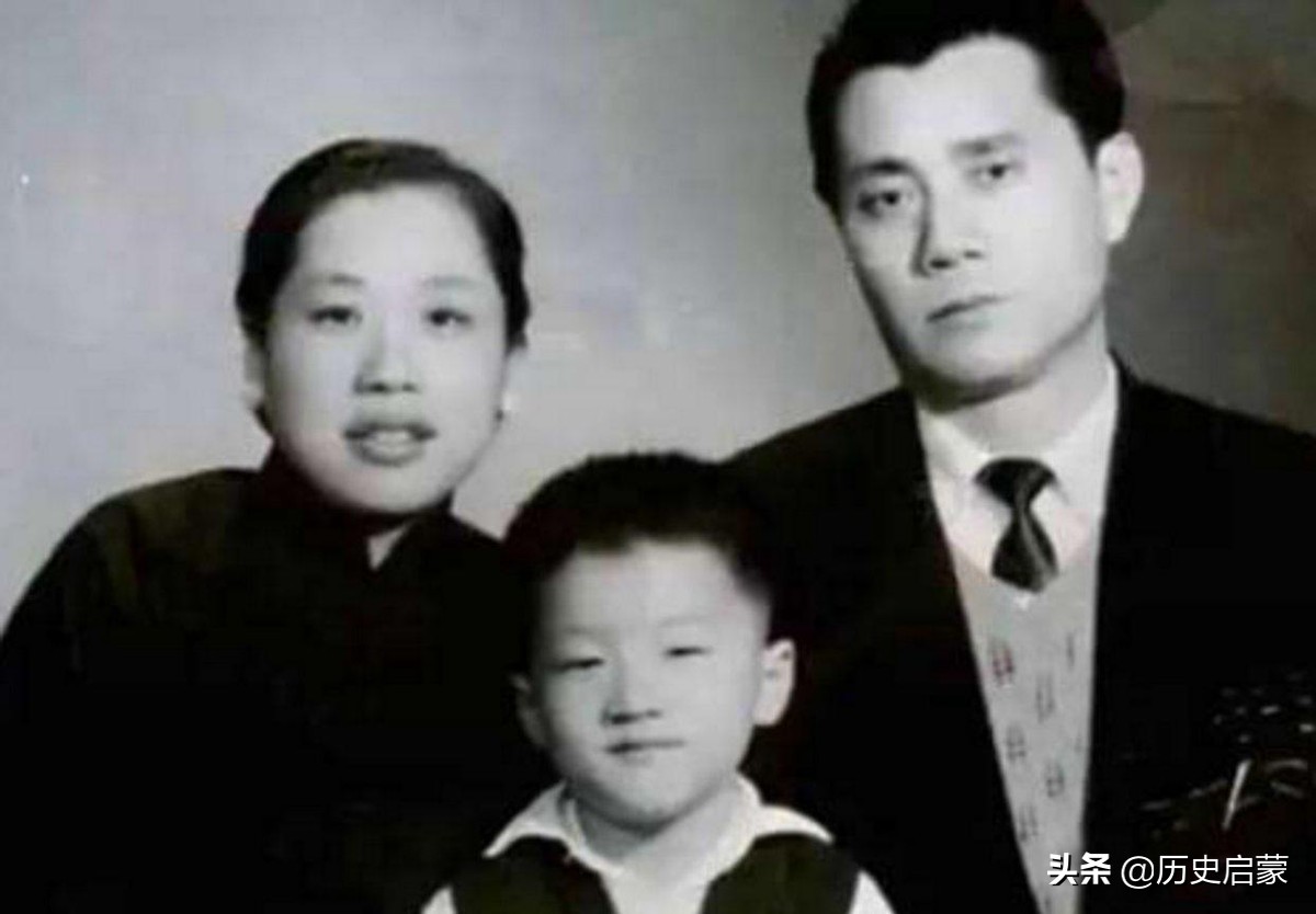 前军统特工，在香港生下儿子成龙，教育他不要忘回安徽老家寻根