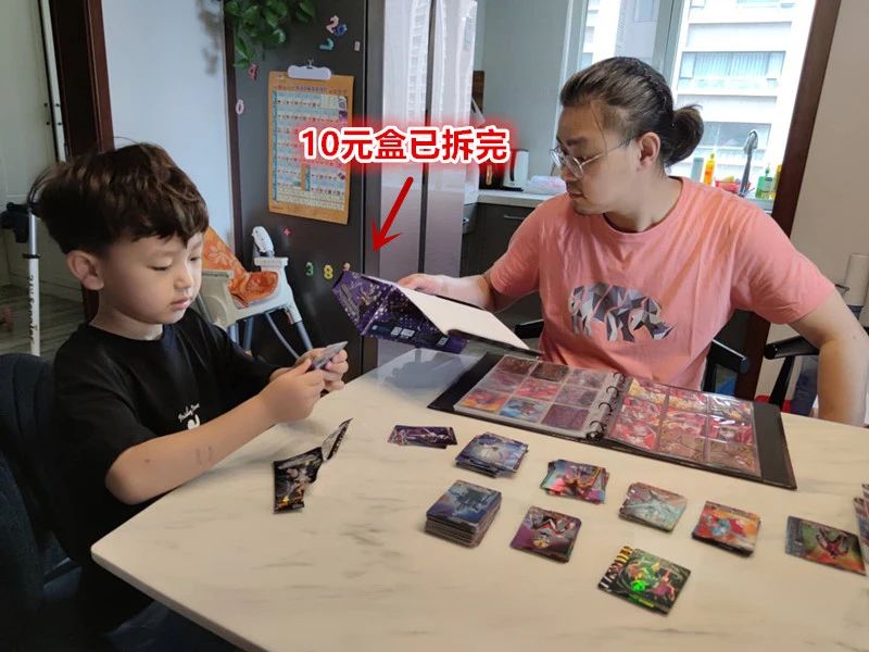 奥特曼卡片是买传奇好还是黑钻好,奥特曼卡片到底该不该给小孩买