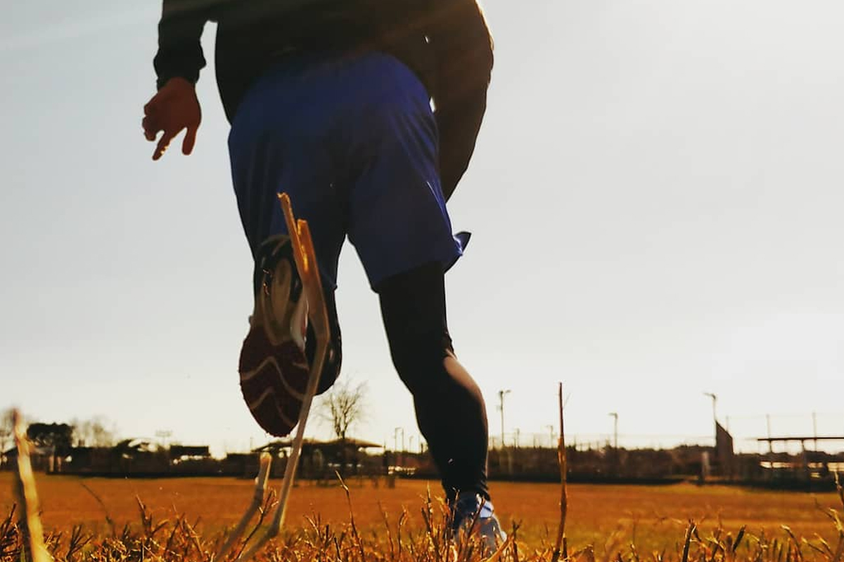 穿紧身裤跑步有什么用,男人穿紧身裤跑步好吗